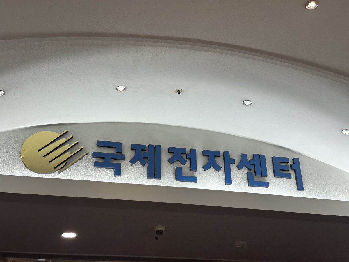 99ek3's tweet photo. 오랜만에  국전  토벌땨 ^^♡
  치이 팝콘통이랑 세이렌 컵홀더 실물 봣는데
너무귀요워서 질투하고시샘하고 https://t.co/dtO89fNqIU