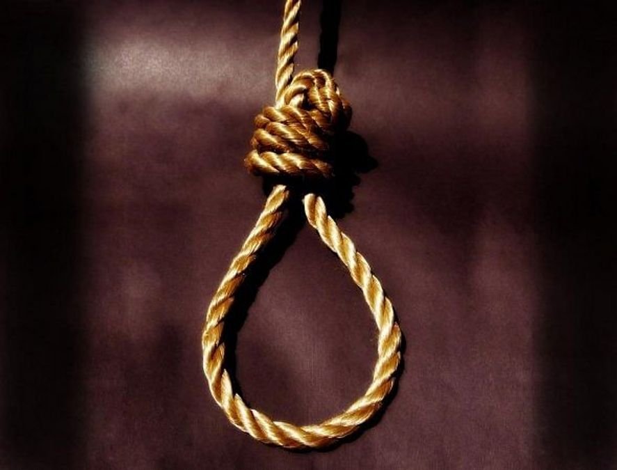 IndiaObserver23's tweet photo. BREAKING -

Saudi Arabia has given the death penalty to an Indian truck driver for drug supply.

However, his family says he didn't know there were drugs inside the truck. https://t.co/JltFLP5PNB