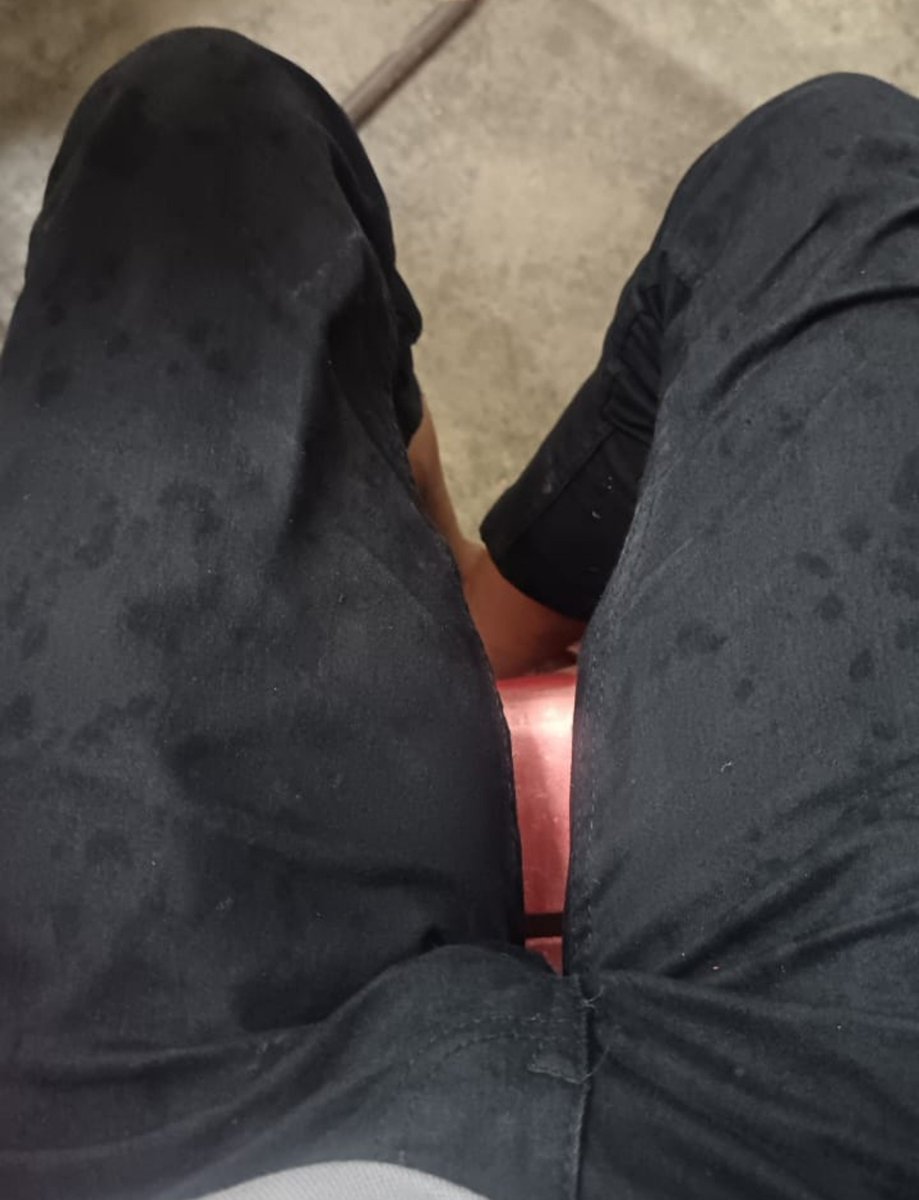 Lipppzu's tweet photo. baru balik baru mandi keluar keluar mandi lagi sekali sejuk sejuk nii kena ada benda pelukkk jumm pelukkk 😕 https://t.co/celkEQ9BkR