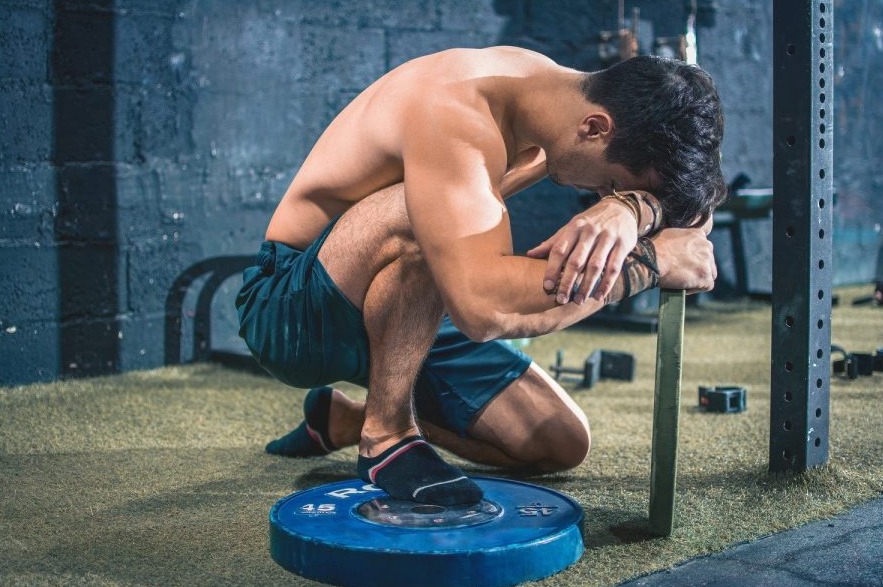 LesFlanneryuj's tweet photo. 5 signs you’re not eating enough to fuel your workouts—and it’s holding you back. Underfuelling can affect strength, sleep, mood, recovery and immunity. Learn to spot the warning signs before they derail your training. https://t.co/JrxZSiPG6l