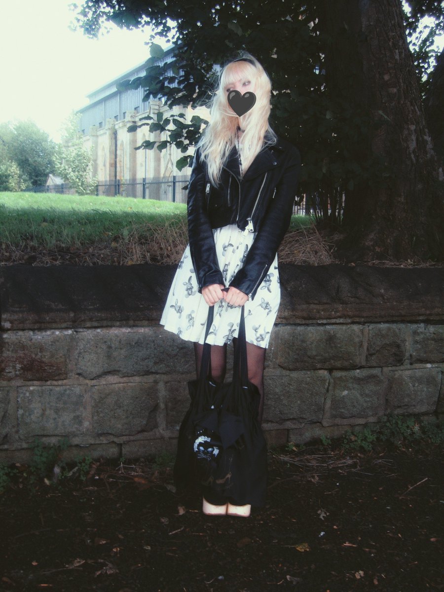 coffinjunk's tweet photo. 🐰🖤 https://t.co/8RIxaqPnP8