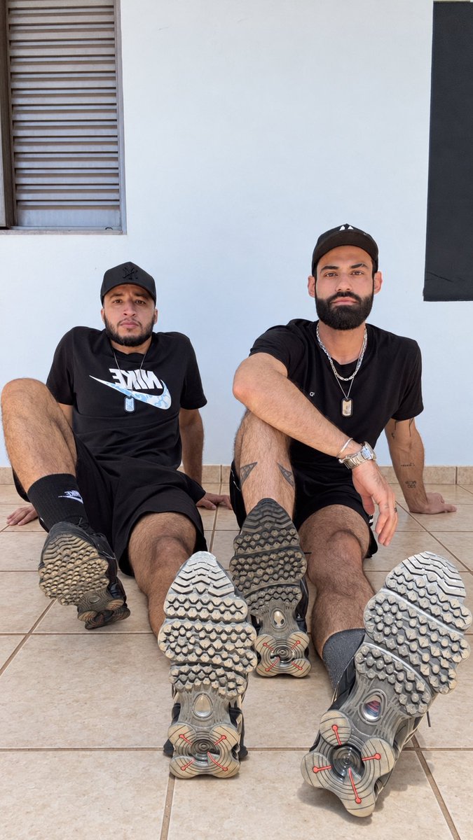 AlphaSoles44's tweet photo. Servir as solas ou aguentar o peso dos tênis. Qual vai ser?

Worship the soles or take the weight of the sneakers. What’s it gonna be?

@masterpedroh
#alphasoles #malefeet #soles #sneakers #footworship https://t.co/i8gGwywtkO