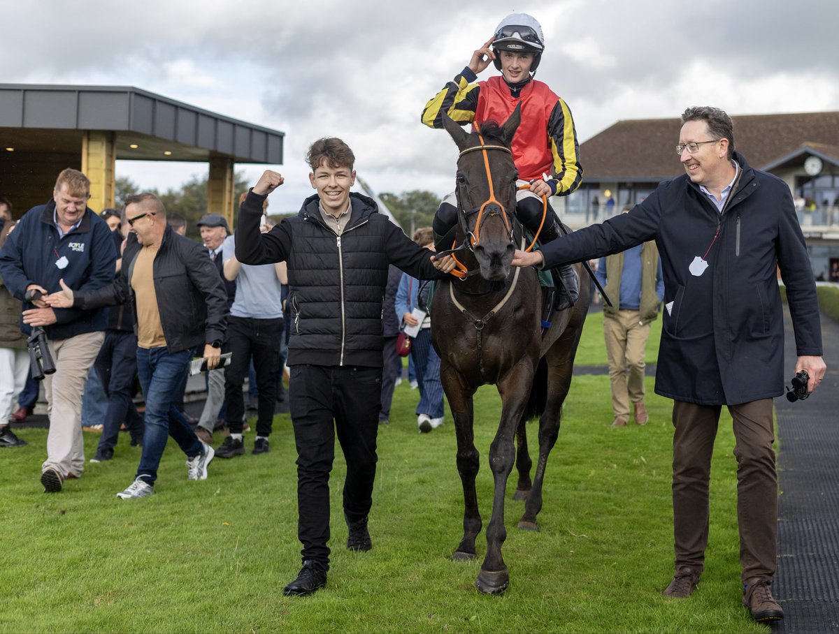 NavanRacecourse's tweet photo. A Welcomed Winner 🥳 

Mother Ship secures The Millbrook Food Group 100 Years Celebration Handicap Hurdle Division 1 for jockey Paddy Hanlon and trainer John Hanlon @jhanlonracing 🙌 https://t.co/5nSxTQLQ4G