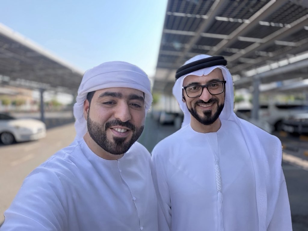 alhashmi9090's tweet photo. لقاء صدفة جميل جمعني بولد عمي العميد حامد السيد محمد الهاشمي، ومن أجمل الصدف أن تلتقي بمن تجمعك به صلة الرحم والمحبة والتقدير. لقاء عابر، لكنه يحمل الكثير من الود والذكريات الجميلة.
الله يديم المحبة ويجمعنا دائماً على الخير. https://t.co/WoAu2kIgS2