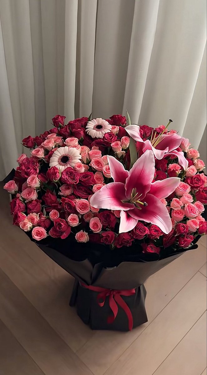 ai6uxxx's tweet photo. لأنني مُدلّله جدًا يجذبني الشخص
اللي يحبُ يشوفني سعيده
❣️❣️❣️❣️❣️ https://t.co/wzEDB7SZIF