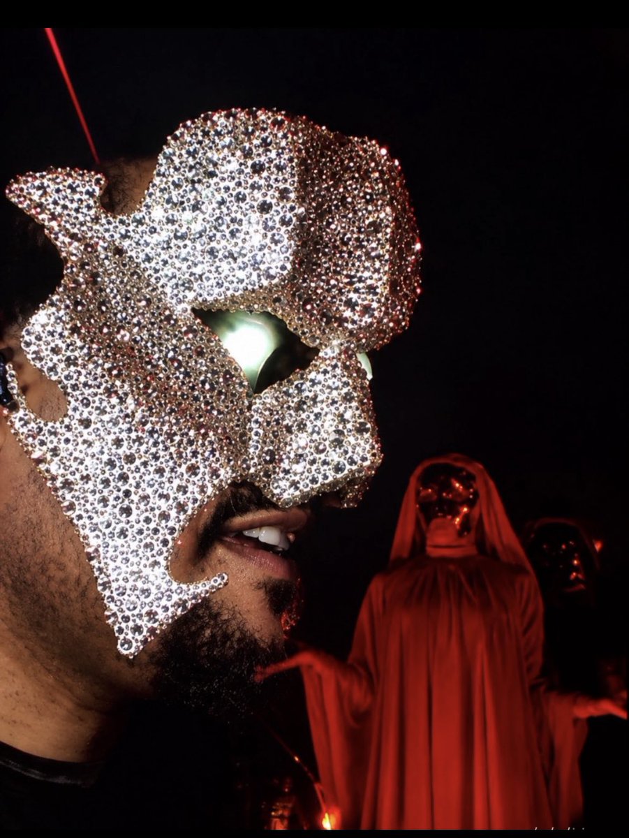 Ryan12202's tweet photo. Michael Jackson Glitter Glove

Abel Tesfaye Glitter Mask

Yeah his definitely carrying the torch 🥹 https://t.co/YXqtdwaGQr