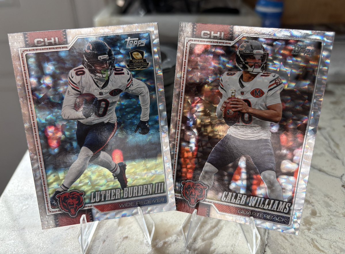 du47222292's tweet photo. Today’s giveaway - Topps Flagship Foil Caleb Williams and Luther Burden cards
*Follow and Repost to Enter
*Now that Caleb is QB1, who is second best? https://t.co/aF5R5P92MO
