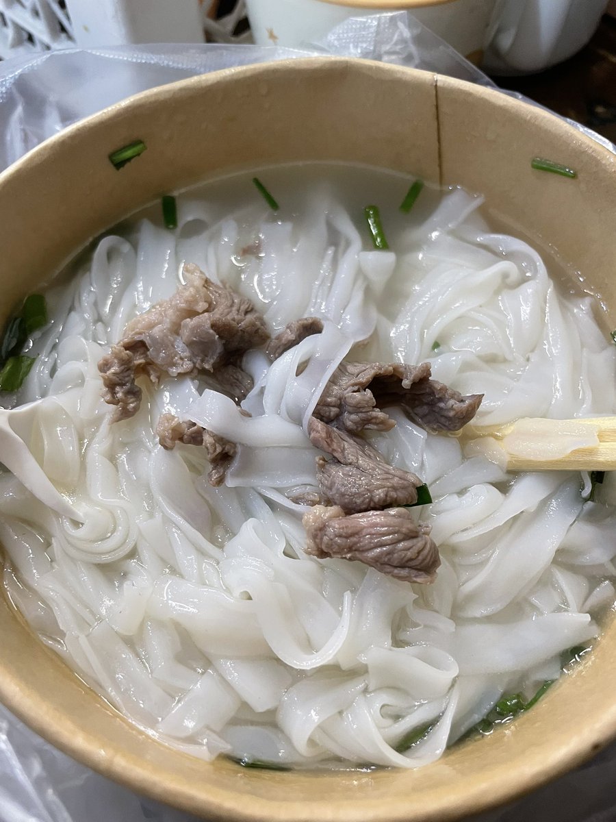 mouie8_'s tweet photo. got pho and 1 liter of boba https://t.co/Gol4YUIU5T