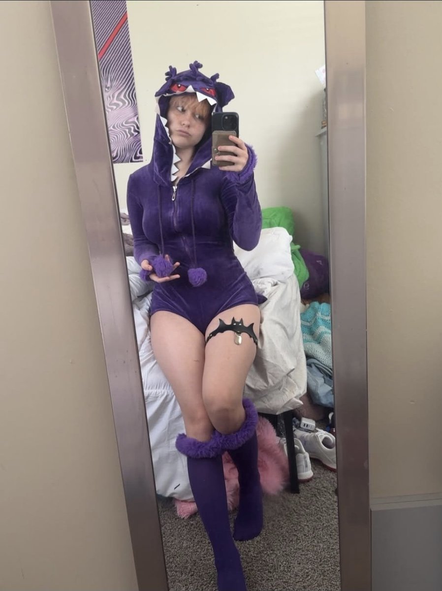 johnknotzach's tweet photo. Beans Gengar cosplay 
#beanswithbombs https://t.co/BiFvHbVJIh