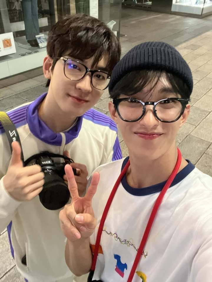 WONWOOslast's tweet photo. @DOKYEOMslast Good morning pangeran. Btw mau pake foto yang tadi tapi deket banget euy kalo jadi ava, pake ini aja biar dikira anak kembar https://t.co/4mGZ8yZggn