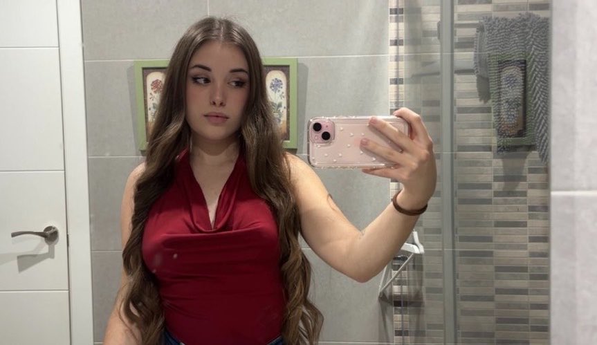 Goddessleyresub's tweet photo. Mi ama, única diosa perfecta de este mundo a la que todos deben sumisión, ayer salió de fiesta, y merece que le paguemos TODO como debe ser (50€) asi que sírvanle todos a sus pies y órdenes y corriendo a sus métodos de pago en su perfil. Controla mi mente, mis acciones, mi vida. https://t.co/w7XC6weh17