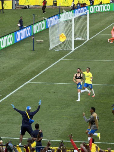 FH_MHY's tweet photo. 🚨🚨 للتاريخ:

2025/9/23 — بيراميدز 3-1 الاهلي
القيمة السوقية للاهلي 174 مليون يورو
القيمة السوقية لبيراميدز 35 مليون يورو

2026/9/19 — صن داونز 2-1 الاهلي
القيمة السوقية للاهلي 194 مليون يورو
القيمة السوقية لصن داونز 40 مليون يورو

أكذوبة أن الاهلي غير مدعوم سقطت وتهاوت!
❌❌❌ https://t.co/rmHmhssXBy