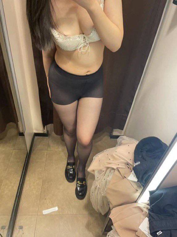 dawn96od6's tweet photo. 啊啊啊我再也不拍私房照啦拍完就被摄影师凿了说我穿的太骚了 #反差 #肥臀 #母狗 https://t.co/Y67fspkIV7