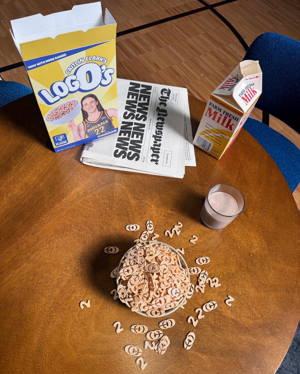 nosyone4's tweet photo. Caitlin shoots from the logo can you tell LMAO Logo cereal, Logo pillow, Logo books. Her first deep shot was that future dreams board whew she hit on most of them. Love the details https://t.co/RoNfH2XEm4