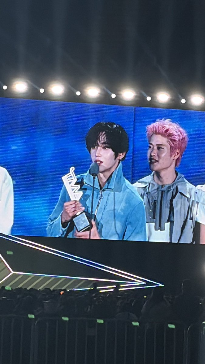 sandfssf's tweet photo. 하딜먹고창억떡먹으면서공연보기 ㅎㅎㅎ 💕💕💕

@woaxwps https://t.co/AhAOwkSuXP