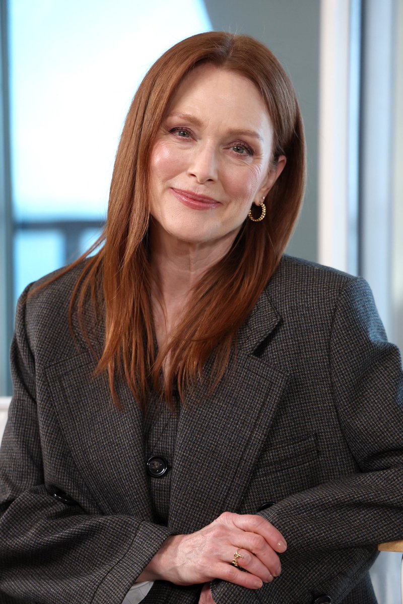 mrbrianrowe's tweet photo. Thinking about how other actresses deserve the Julianne Moore in The Debut treatment. Talented writer / directors designing the role of a lifetime for Michelle Pfeiffer, Sigourney Weaver, Angela Bassett, Amy Adams, Glenn Close. Let’s give every woman I love a Best Actress Oscar. https://t.co/bxytdCQkl6