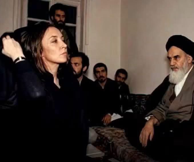 laurareloadedMM's tweet photo. Una Gran Visionaria
Hoy se cumplen 20 años del fallecimiento de una de las mujeres más lúcidas y valientes del mundo Oriana Fallaci 

Una cita que escribió 2 años antes de partir y que dejó escrita para todo Occidente: 

"En lugar de jóvenes instruidos tenemos burros con títulos universitarios. En lugar de futuros líderes tenemos moluscos con vaqueros caros y falsos revolucionarios con pasamontañas. ¿Y saben qué? Quizás esta sea otra razón por la que nuestros invasores musulmanes lo tienen tan fácil" 
Oriana Fallaci, 2004

 Y una imagen de la famosa escena en la cual Oriana Fallaci se quitó el chador obligatorio (el velo negro) en la ciudad santa de Qom ante el mismísimo Ayatolá Jomeini y media Guardia iraní . Fue el 12/9/79 cuando arriesgando su vida lanzó su frase que ya es historia: "Jomeini: me voy a quitar inmediatamente este estúpido trapo medieval". Y lo hizo.