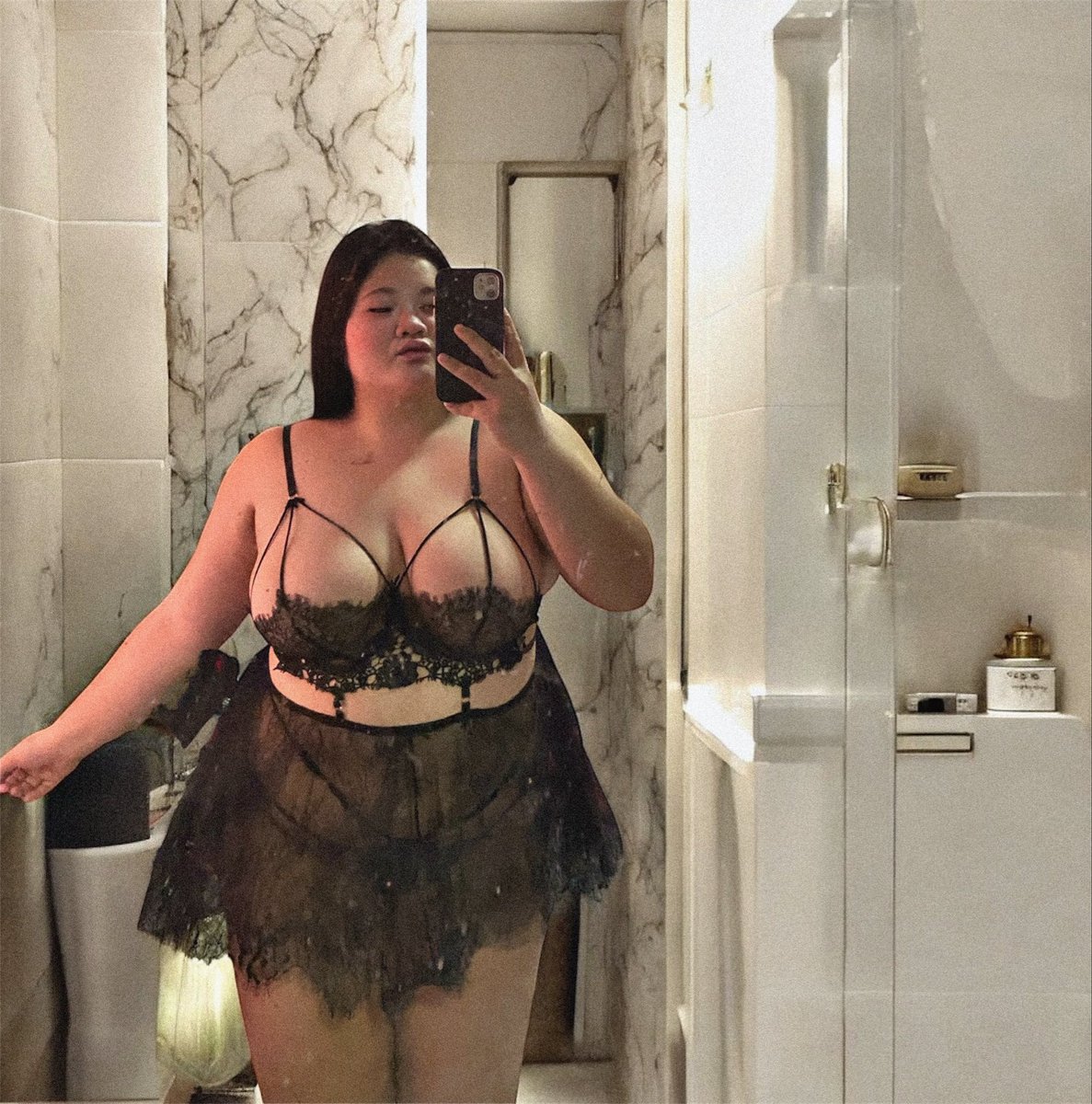 Lunas9su's tweet photo. @maxkesik Would you be interested in fucking my girlfriend she works at a massage shop to https://t.co/2bziAaNsPE