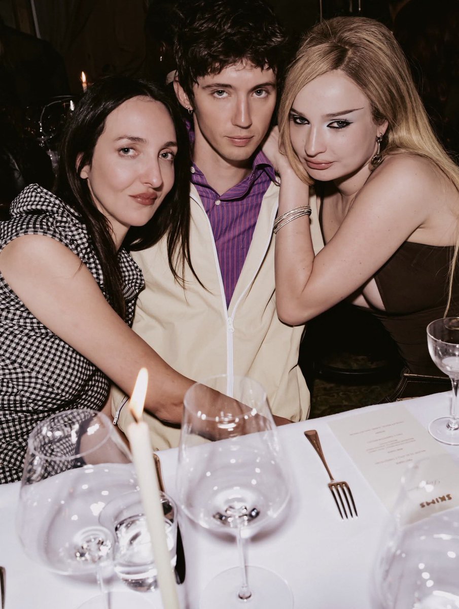 UpdatedTS's tweet photo. Troye with Kim Petras and Tish Weinstock at the SKIMS London Event 💟 https://t.co/oUxXBwGEbI