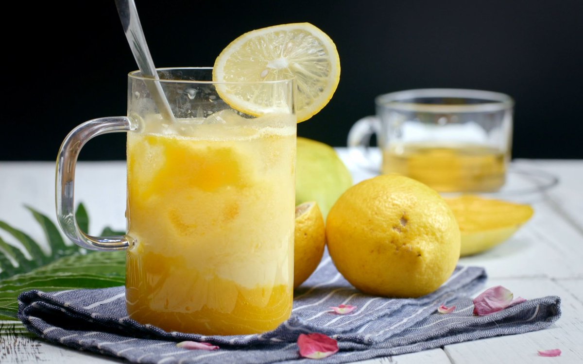 frose591548's tweet photo. 5-min tropical mango iced tea: muddle 1 ripe mango chunk, top with cold black tea + a squeeze of lime. Perfect lazy summer pick-me-up! https://t.co/m54CX7lWcd