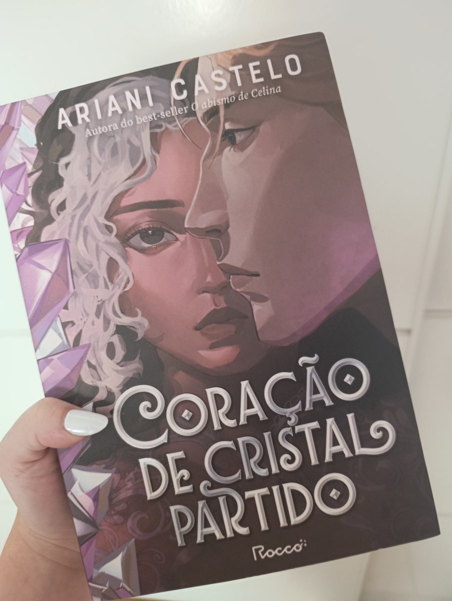 lestatlotus's tweet photo. CHEGOU MEU LIVRO DOS SONHOS OMG https://t.co/mtN1jpcMRS