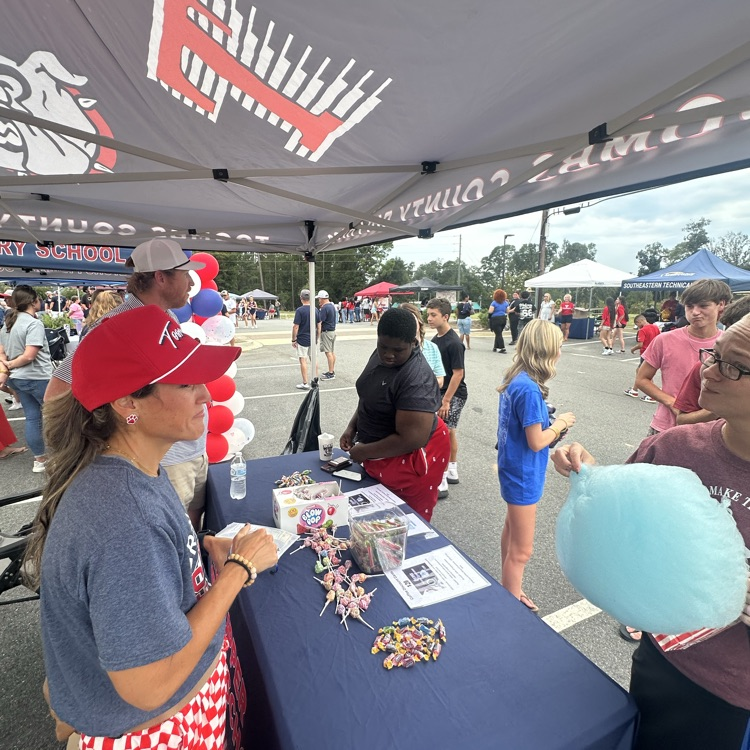 lyonsupperelem's tweet photo. What a night to be a Bulldog! 🐾🏈 We loved seeing our students &amp; families at the Community Tailgate as we celebrated the first game in the newly remodeled Pit!🏟️ What a game it was—the Bulldogs got a BIG win! 🎉💙 We’re proud to be part of this amazing community! 🐾 https://t.co/sep9VmRbdO