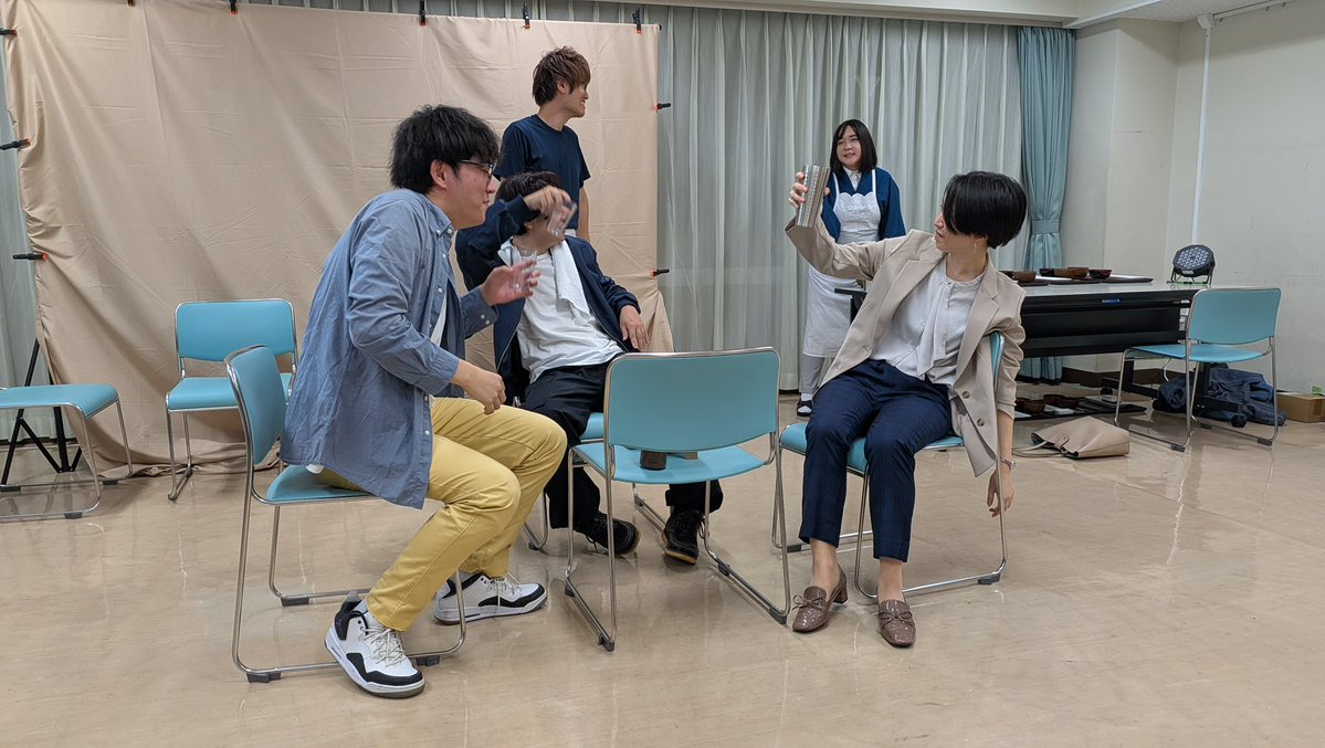 wistroemeria's tweet photo. 本日は両班が稽古でした
A班が部分稽古でB班が通し稽古を行いました

A班B班では違う緊張感の元進んでいきましたが順調に進んでおります。
いよいよ動きの全体像が見えてきまして課題はまだまだありますが良い感じに形になってきております♪

#たきがわ営業中 
#劇団Wistroemeria https://t.co/zPE1e5obOj