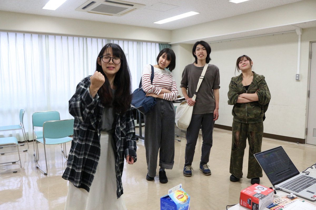 wistroemeria's tweet photo. 本日は両班が稽古でした
A班が部分稽古でB班が通し稽古を行いました

A班B班では違う緊張感の元進んでいきましたが順調に進んでおります。
いよいよ動きの全体像が見えてきまして課題はまだまだありますが良い感じに形になってきております♪

#たきがわ営業中 
#劇団Wistroemeria https://t.co/zPE1e5obOj