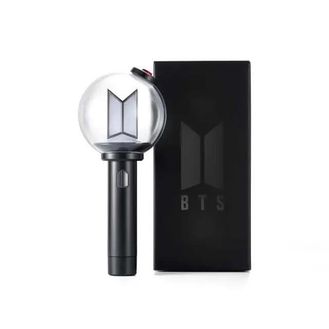 chaeunskyse's tweet photo. for sale po, bts ver 4 new version motse bomb (sealed) and ready to ship (1 stock only)

rfs : need money for school &amp; needs
orig price (nabili ko ng) : 3,900
will sell it by 3,500 can do half pay. https://t.co/a6fCIidgKl