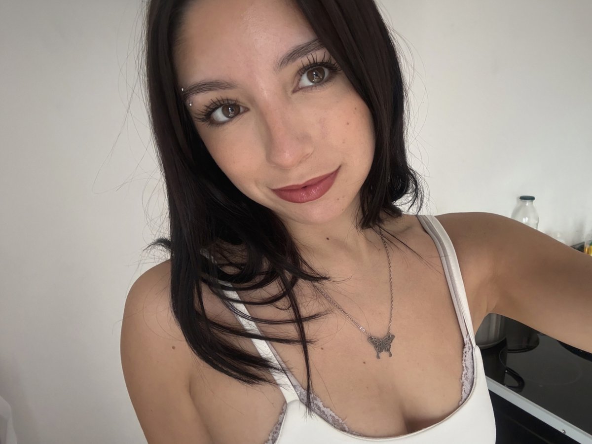 vibeluna99's tweet photo. my full-time job is looking cute and spiraling 🫠 https://t.co/xFvOTOKg3R