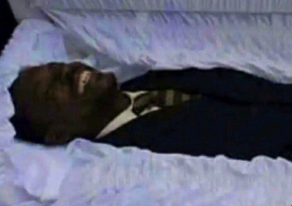 dr_katumwa's tweet photo. Arsenal fans who died yesterday: https://t.co/1tUF8KPo8u