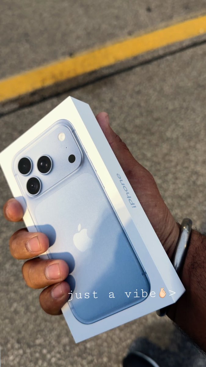hmjane's tweet photo. iPhone 18 Pro is here https://t.co/Bxcr0zysE3