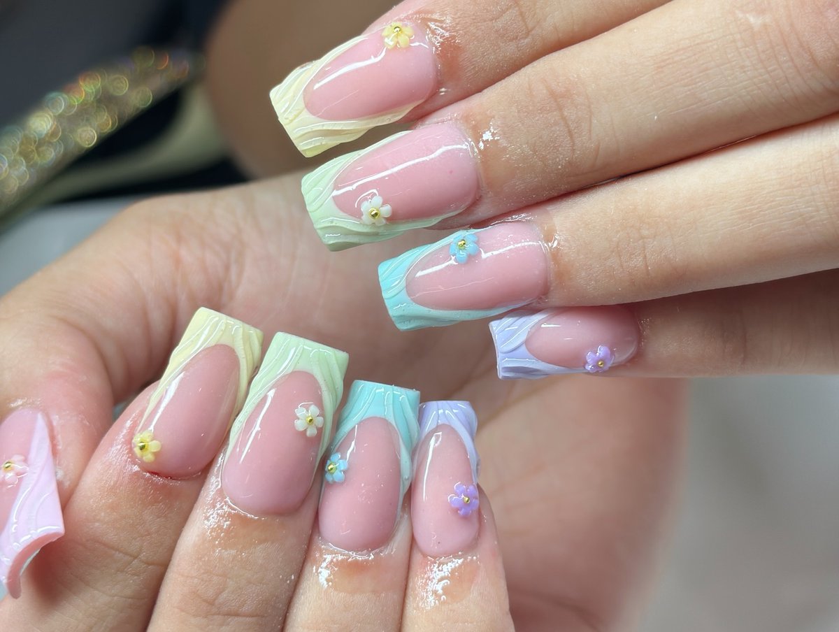 SiuBigpbp's tweet photo. Hello, sunshine. Hello, nails. Follow for more: @nailsbymimi. 11. https://t.co/qRCE48n205
