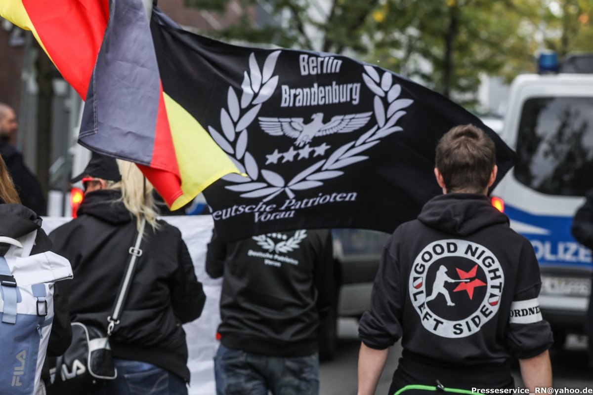 PresseserviceRN's tweet photo. In #Hennigsdorf setzte die Neonazi-Vereinigung "Deutsche Patrioten voran" (DPV) ihre Agitation gegen lokale CSDs fort.
Die Aktion zog 20 Akteure aus #Berlin #Brandenburg und #Sachsen.
Am CSD nahmen mehr als 500 Menschen teil. #B1909
Fotos: https://t.co/geCxz4Njl0 https://t.co/AYaLvAPseN