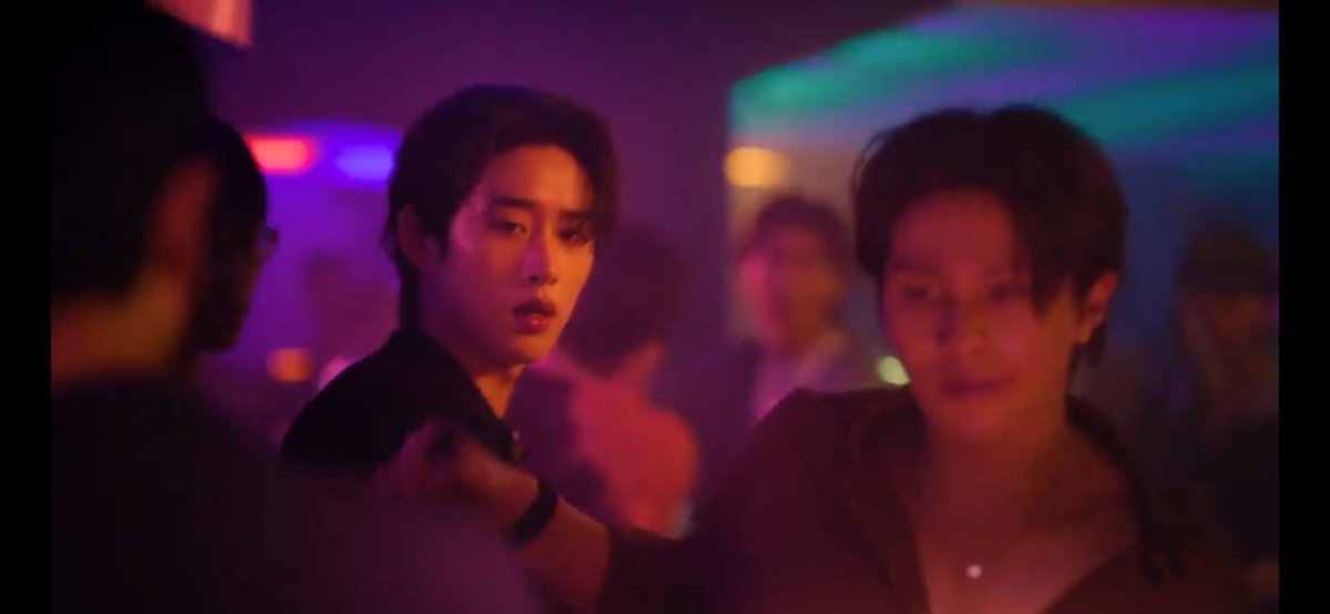 AkrgFullMoon's tweet photo. #YouManiacSeriesEP4|#WilliamEst|#Dean y #Moth haciendo uso de sus🚩 se hacen esperar 1semana mientras #Ten logra su conversación con #Punn con los pseudonimos de Beagle y Monseur, 7 citas,1 noche juntos,5 dias de espera y 2 peleas #Dean sigue con #Moth los 🚩🚩🚩 han caído!! https://t.co/28jOlFefBE