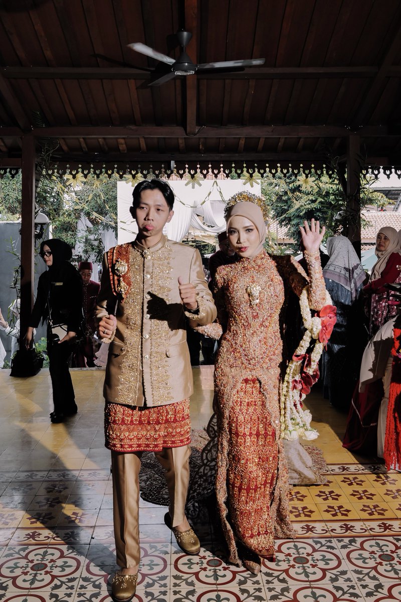 cloudysnowys's tweet photo. di hidup yang sekali ini makasih yaAllah udah kasih kesempatan kami berdua merasakan moment ini, gapernah berhenti rasanya bersyukur bisa menikah dengan laki2 pilihan aku sendiri 🥹🧡 https://t.co/YyKar54bDg
