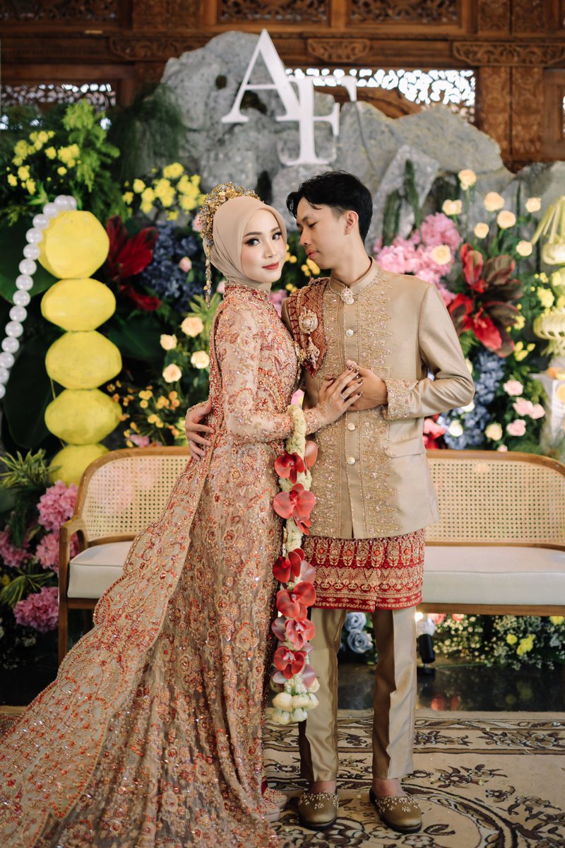 cloudysnowys's tweet photo. di hidup yang sekali ini makasih yaAllah udah kasih kesempatan kami berdua merasakan moment ini, gapernah berhenti rasanya bersyukur bisa menikah dengan laki2 pilihan aku sendiri 🥹🧡 https://t.co/YyKar54bDg