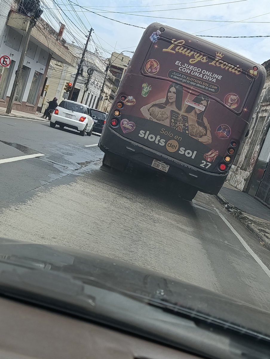 ej_emilio's tweet photo. @luisbello_asu @AsuncionMuni @AsuDsu @luisbello_asu la obra de gral Díaz habría que demandar a la municipalidad por haber hecho tan Vai Vai . Ni siquiera los caños de la essap pudieron mover antes? Varias zonas ya tienen baches o perdida de agua nuevamente https://t.co/yHJ8w8tVFO