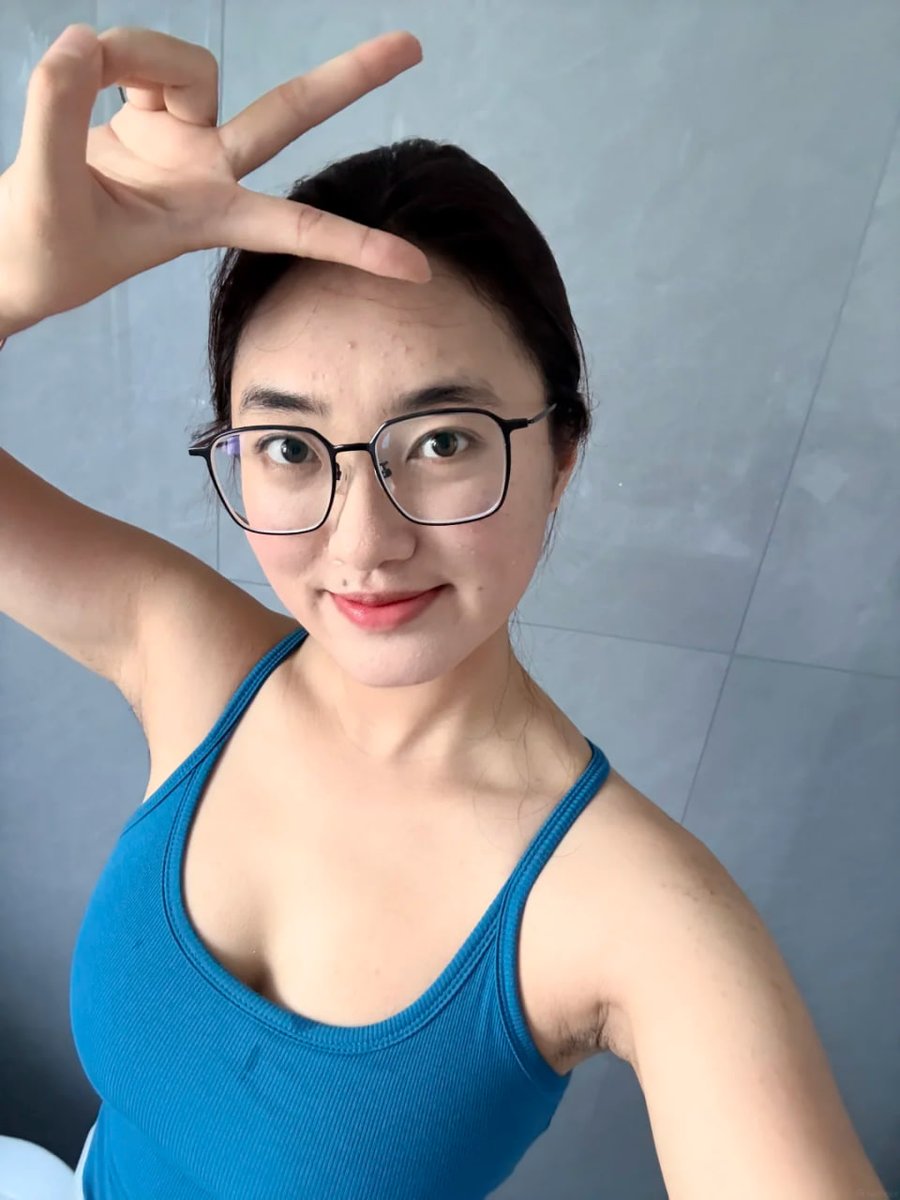 100billioon's tweet photo. 30+小少妇，又是无聊的一天，
问一下大家，我这样的算不算成熟女人啊？？？来聊聊？ https://t.co/JtKRNvotWZ
