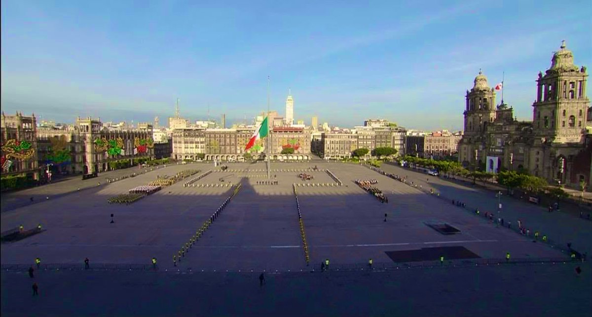 ErnestinaGodoy_'s tweet photo. Hoy nuestra Bandera Nacional ondea a media asta #EnMemoria de las víctimas de los sismos de 1985 y 2017 🇲🇽. La solidaridad de nuestro pueblo ante la adversidad es nuestra mayor fortaleza. https://t.co/6SthK934U3