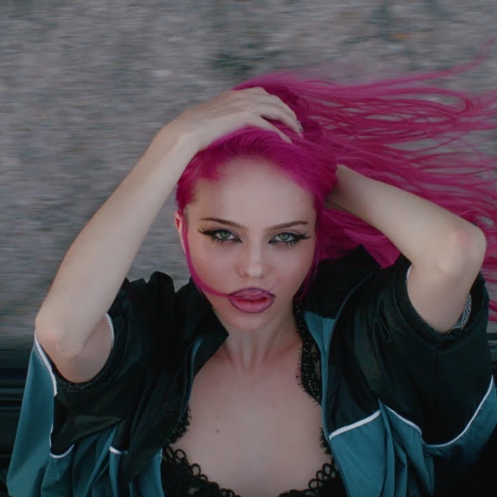 chartdata's tweet photo. ADÉLA's "Ain't In LA" reaches a new peak of #2 on the global Spotify chart with 3.408 million streams. https://t.co/fsZIUrzQaf