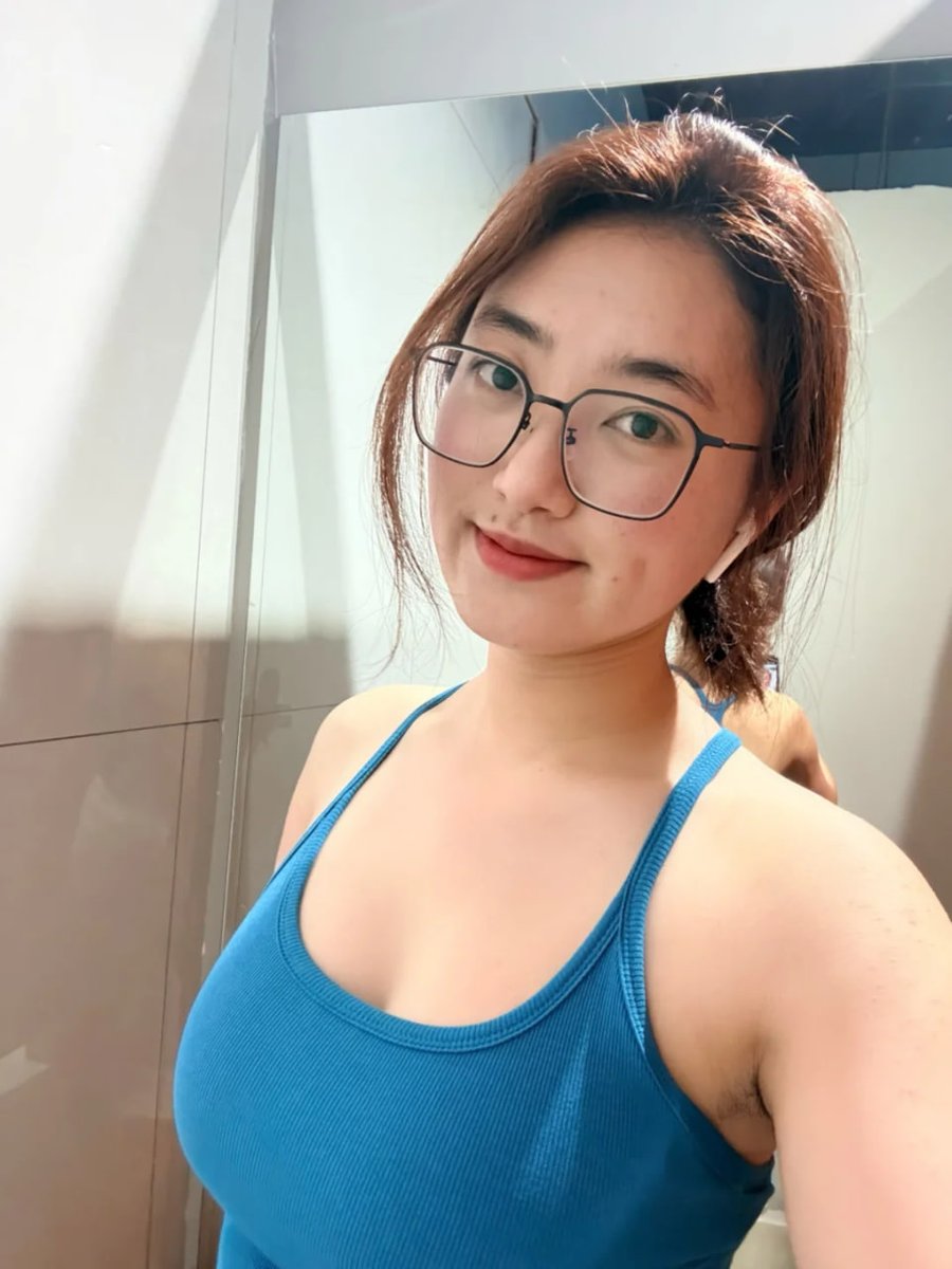 100billioon's tweet photo. 30+小少妇，又是无聊的一天，
问一下大家，我这样的算不算成熟女人啊？？？来聊聊？ https://t.co/JtKRNvotWZ