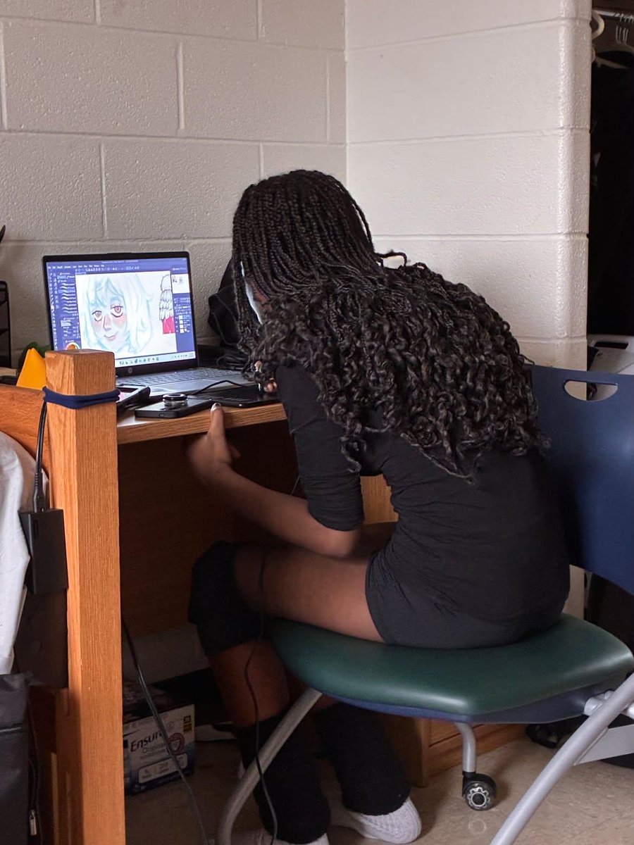 ieatcrabmeat's tweet photo. My roommate took a photo of me while drawing to show me how bad my posture is and holy shit https://t.co/QbE8pWa2bP
