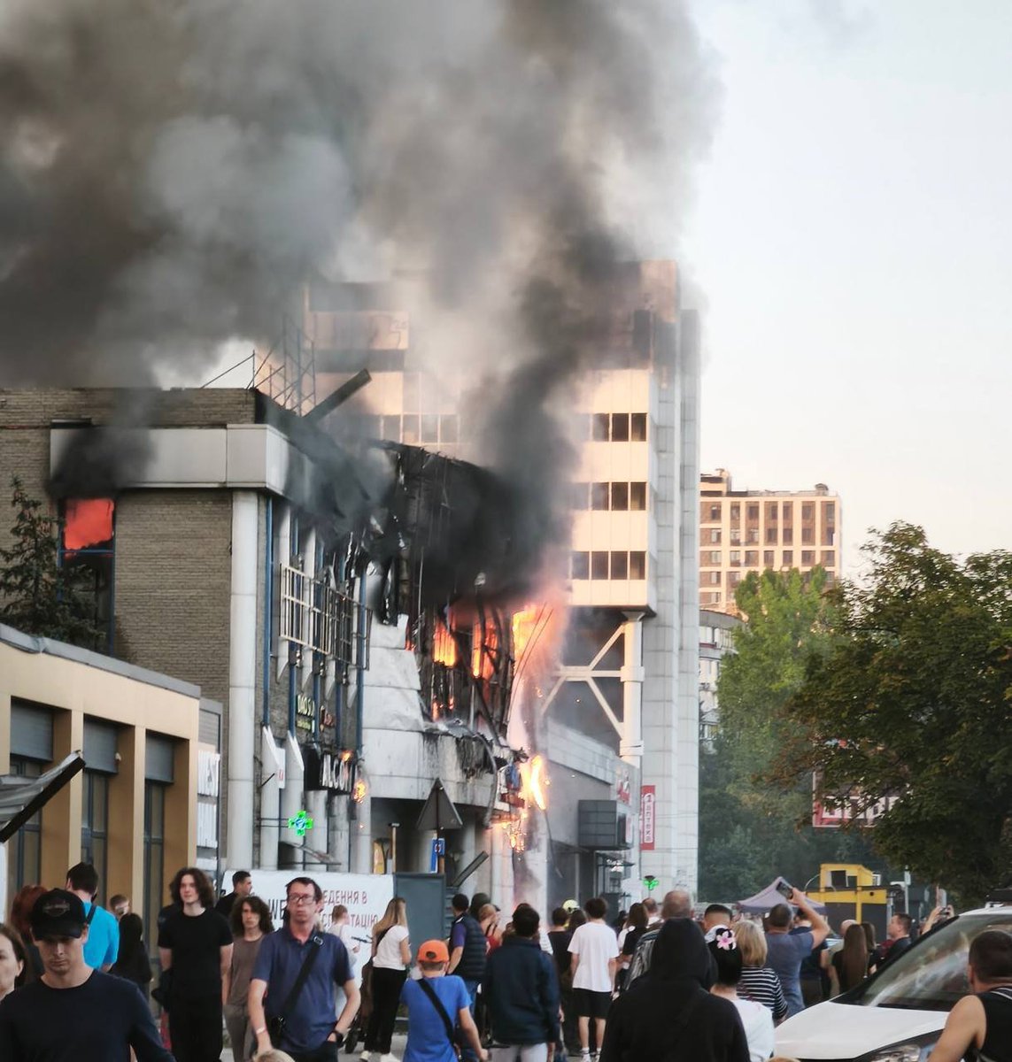 dedzaebal's tweet photo. Hell. The russians struck a shopping mall in Dnipro – real terror on a weekend, when many people go to shopping centers.
Russia is a monster https://t.co/1A0fR7ZghO