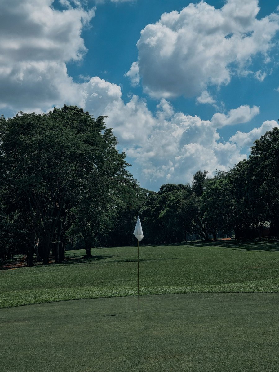 lunadollsbgi's tweet photo. With a studio head marker at the campus deck, I worked on balanced turn over painted plywood. Under rose skies, mindful pauses left the position calm and the footwork connected. #GolfMeetup #FoursomeLife https://t.co/OmWouI9r77