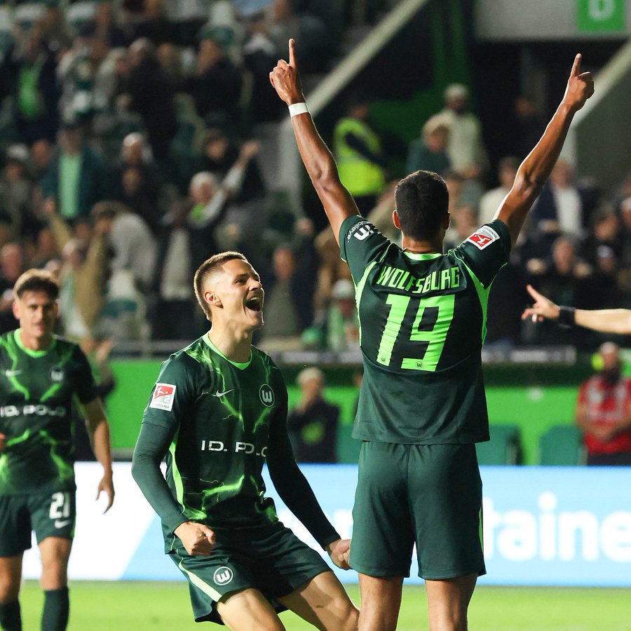 VfLWolfsburg_EN's tweet photo. 📸 About last night… FIVE goals!
Matchday 6: VfL Wolfsburg 5–1 SV Darmstadt 98
#VfLWolfsburg #WOBSVD https://t.co/1YjI4vUGig