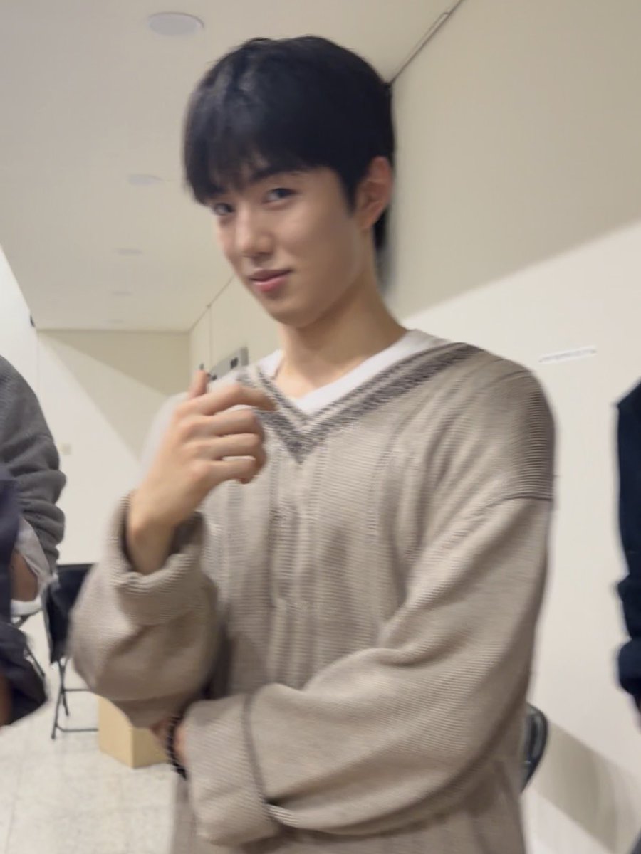 2lov2r's tweet photo. ㅇㅂ대학교자퇴생입니다 https://t.co/YS1j9Qv9mC