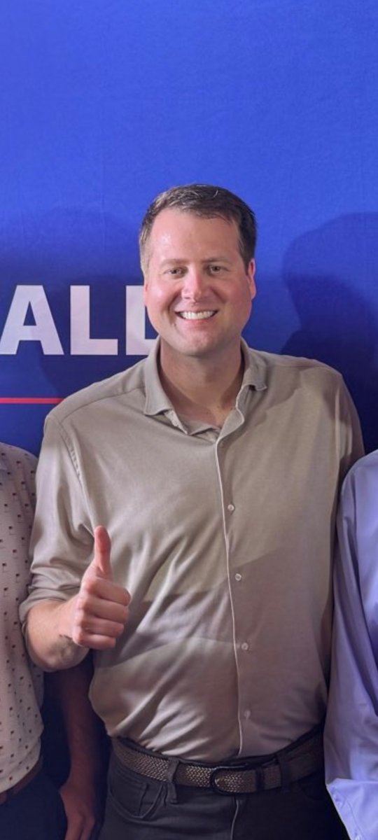 MaumeeMom's tweet photo. @DerekMerrin @VivekGRamaswamy @Rob_McColley @OhioYRs @yrnational @ohiogop @GopLucas What a sad event. Everyone looked bored as heck in the pics Vivek posted. And really, Derek? The Trump thumb?? That's so cringe. 
#DirtyDerek 

Ohioans know to vote for Dems up and down the ballot this year!!#VoteBlue https://t.co/Fpr9gUwIQY
