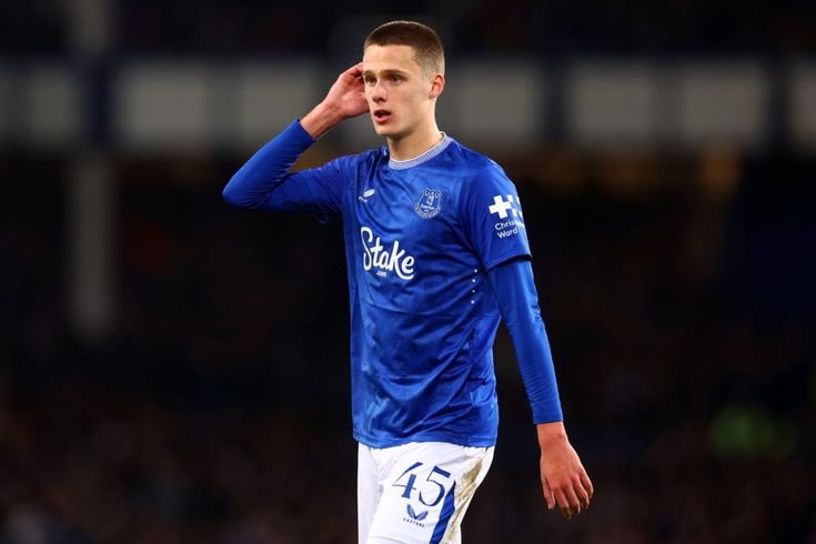icoolfirm's tweet photo. 🔥Everton have a two-on-one to seal the deal … but Harrison Armstrong takes the shot on himself, missing the target.🚨 https://t.co/A9UXZc0bzY
