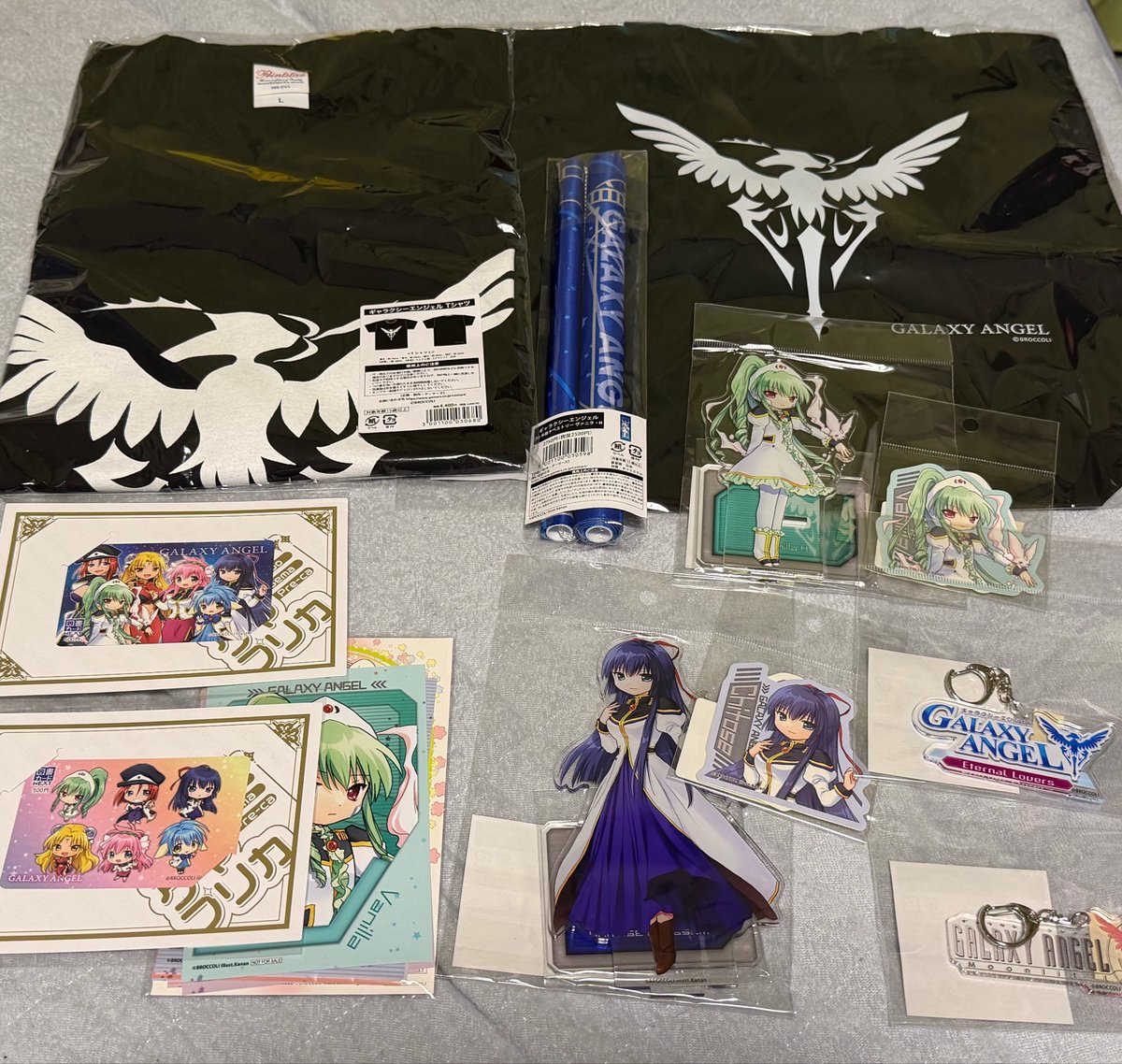 Kisetsu592's tweet photo. とりあえずギャラクシーエンジェルポップアップストアの購入結果。
ヴァニラのグッズが買えて満足。
トートバッグとTシャツ買うよねー
ラフネートルはオンラインで購入だ https://t.co/c406Ty5gOR
